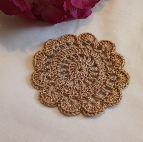 Crochet doily coaster set 4pc, handmade by seller cottage aesthetic, retro - Picture 11 of 15